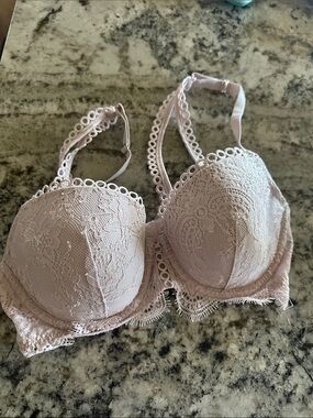 Victoria's Secret Lace Underwire Bra - Lavender color